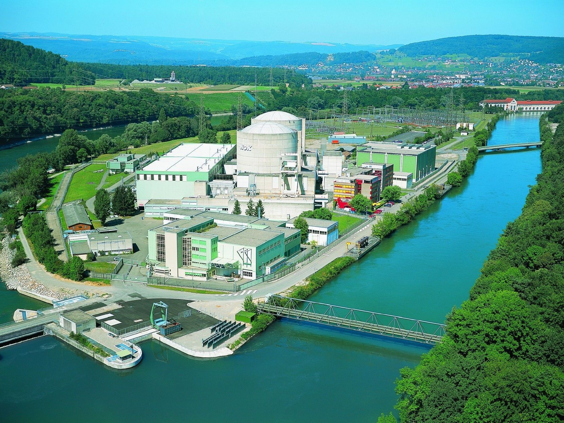 Kein AKW ist weltweit länger am Netz als Beznau in der Schweiz. Kein AKW ist weltweit länger am Netz als Beznau in der Schweiz.