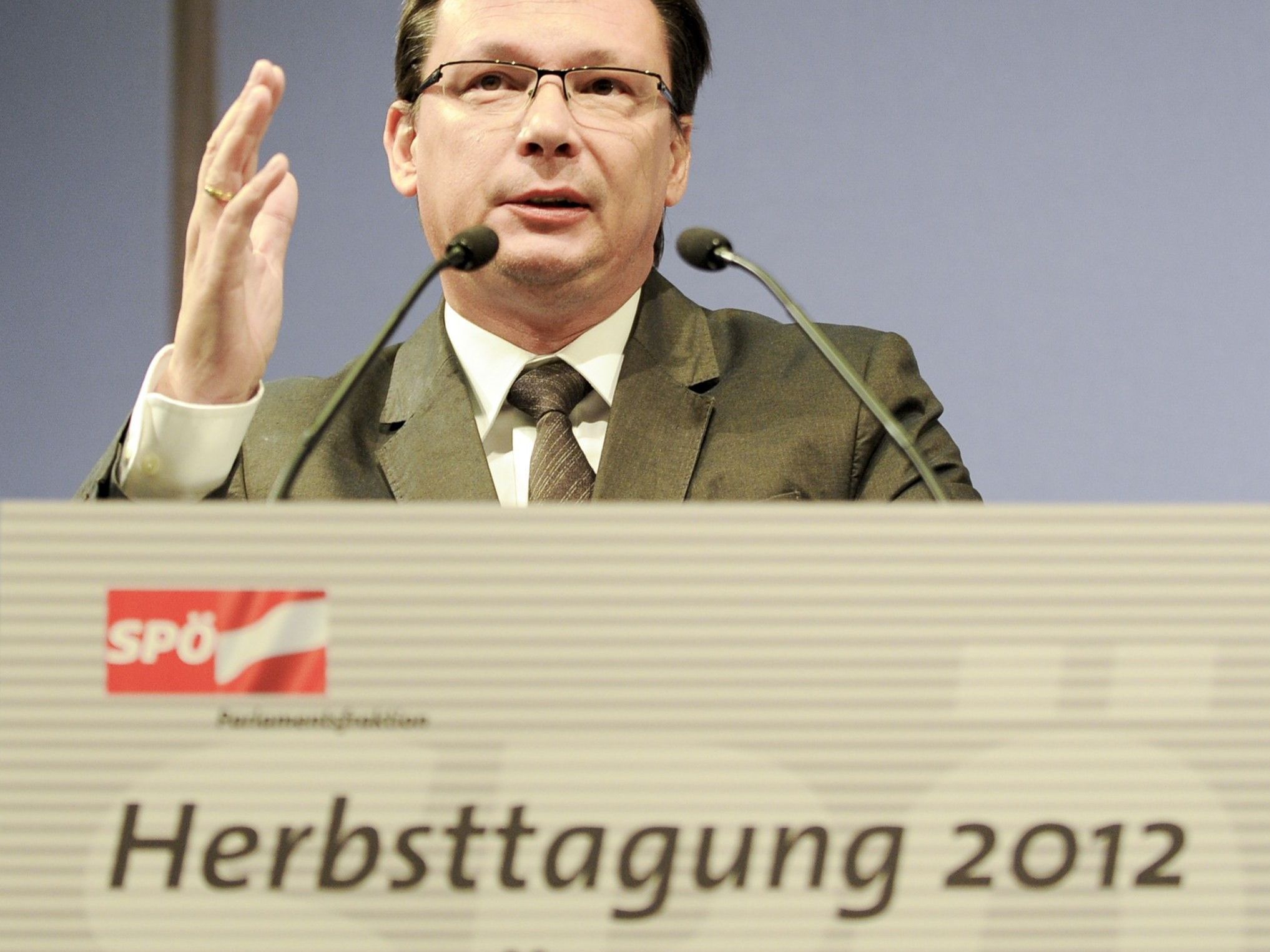 Verteidigunsminister Darabos sieht wenig Sinn in der Wehrpflicht. Verteidigunsminister Darabos sieht wenig Sinn in der Wehrpflicht.