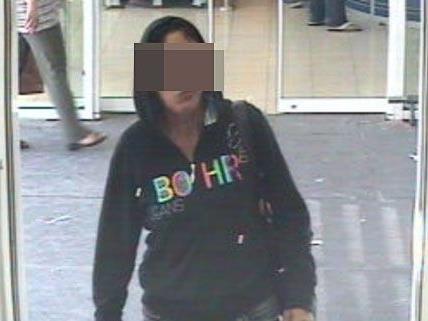 Diese Frau wurde bei dem Bankraub in Donaustadt von der Kamera festgehalten