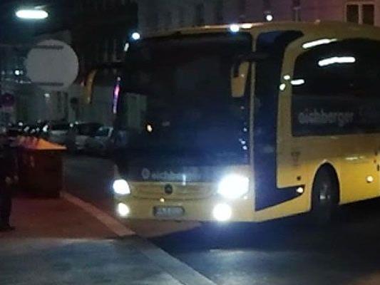 Die Polizei half einem Reisebus in Wien 15 aus der Not