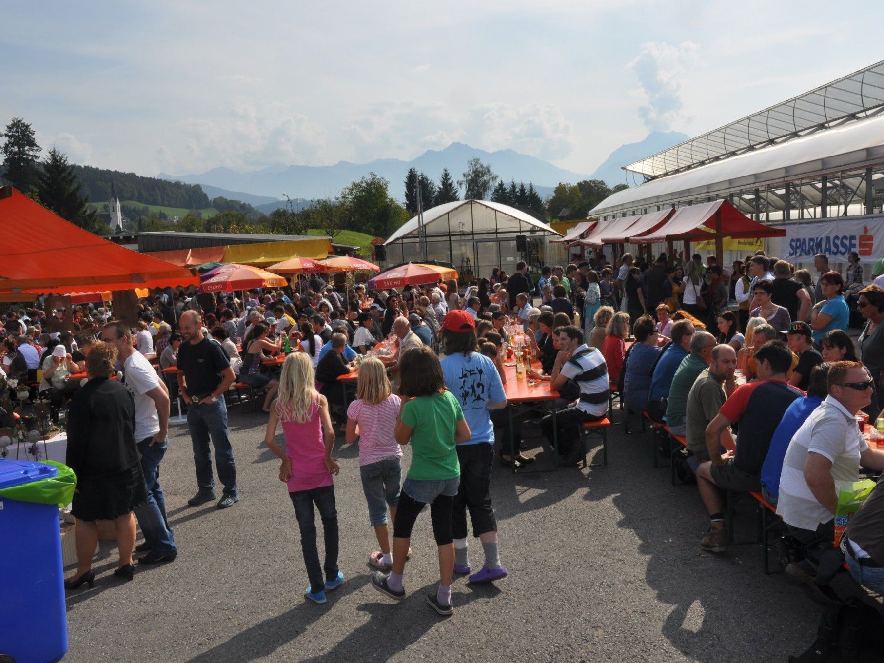 Großes Besucherinteresse beim Dorfmarkt in Klaus. Großes Besucherinteresse beim Dorfmarkt in Klaus.