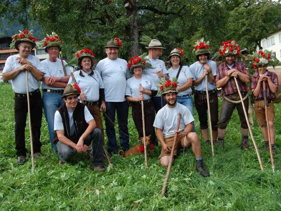 Das Team der Alpe Latschätz ist glücklich im Tal angekommen. Das Team der Alpe Latschätz ist glücklich im Tal angekommen.