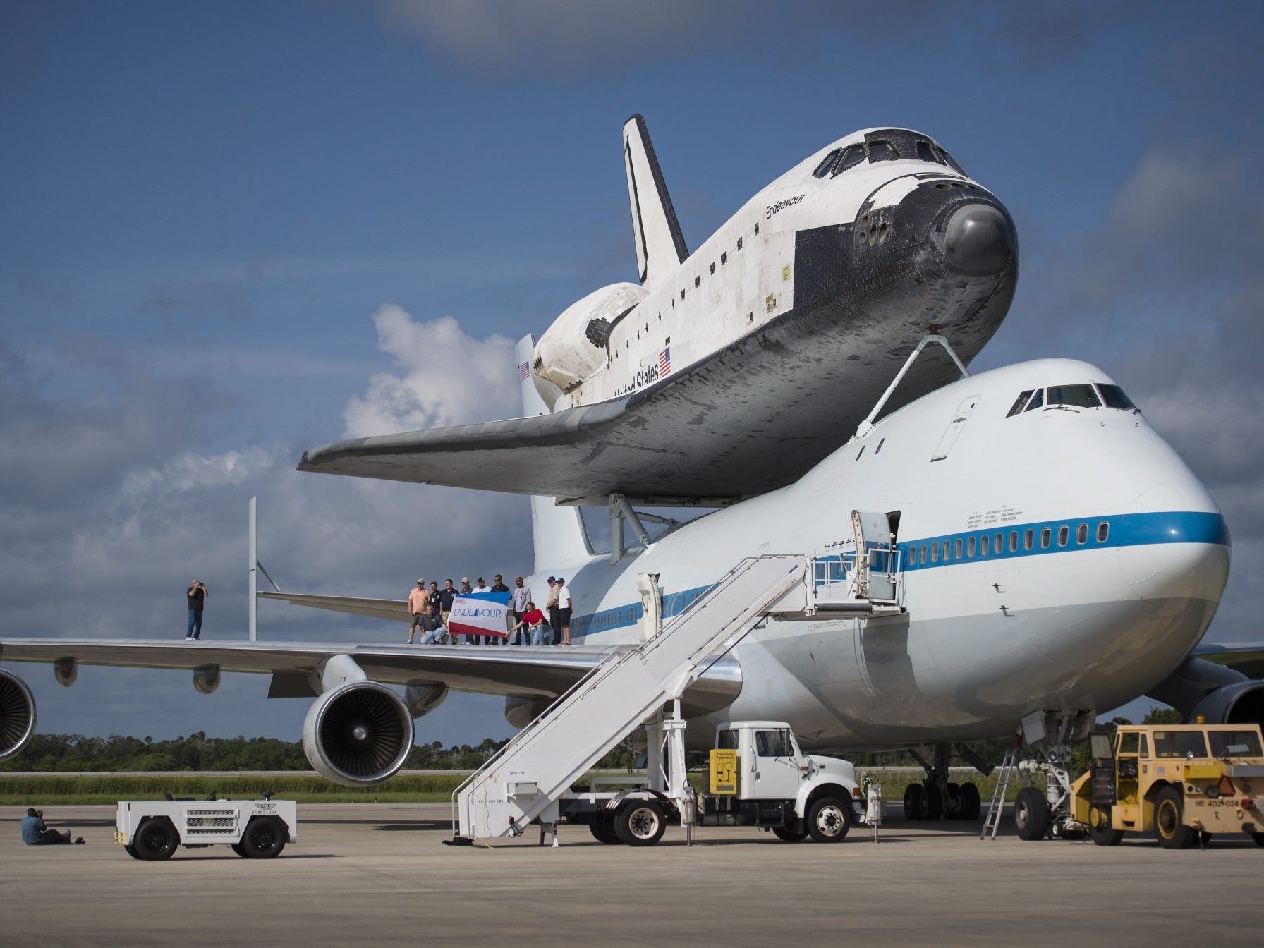 Die "Endeavour" tritt ihre letzte Reise huckepack an. Die "Endeavour" tritt ihre letzte Reise huckepack an.