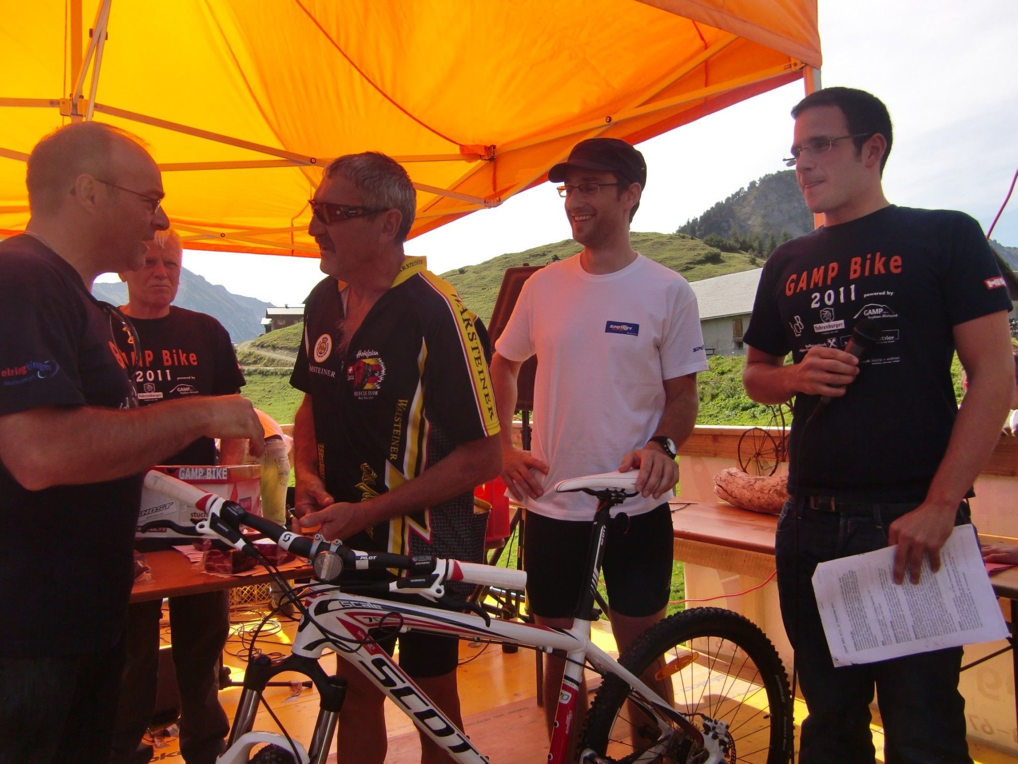 Auch heuer fahren wieder hunderte Mountainbiker um Preisgeld und tolle Sachpreise mit ... Auch heuer fahren wieder hunderte Mountainbiker um Preisgeld und tolle Sachpreise mit ...