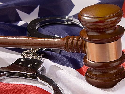 Koch vor US-Gericht: Tote Ehefrau gekocht und im Müll entsorgt. Koch vor US-Gericht: Tote Ehefrau gekocht und im Müll entsorgt.