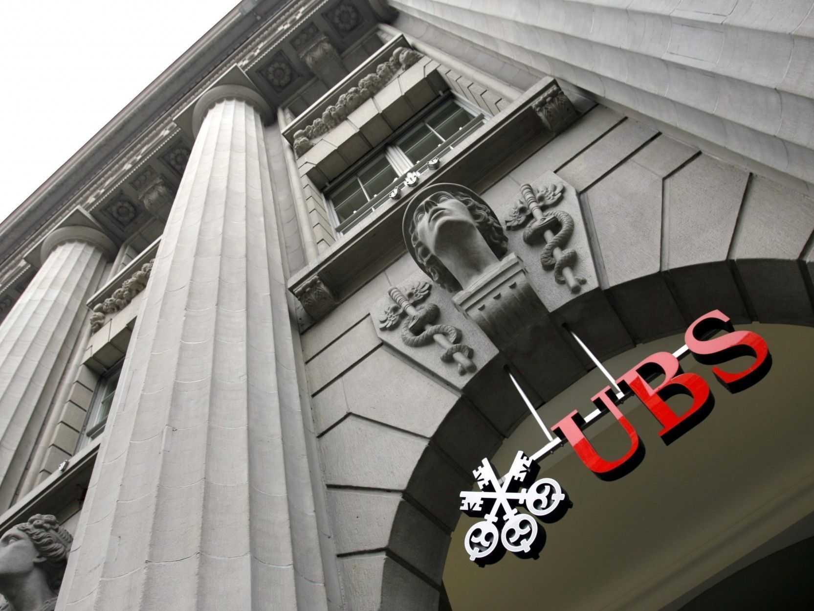 Europäische Kunden haben in den vergangenen Quartalen rund zehn Mrd. Franken von ihren Konten bei der UBS abgehoben. Europäische Kunden haben in den vergangenen Quartalen rund zehn Mrd. Franken von ihren Konten bei der UBS abgehoben.