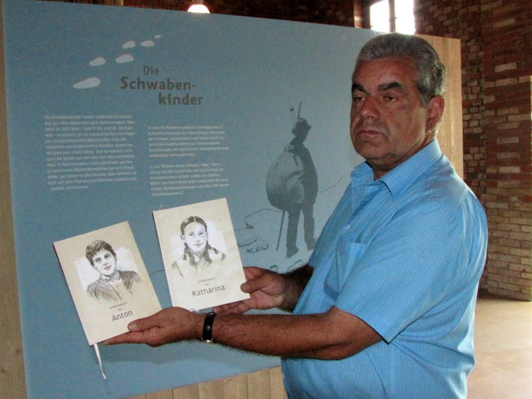 Gemeindearchivar Thomas Gamon begleitete die Exkursionsteilnehmer Gemeindearchivar Thomas Gamon begleitete die Exkursionsteilnehmer