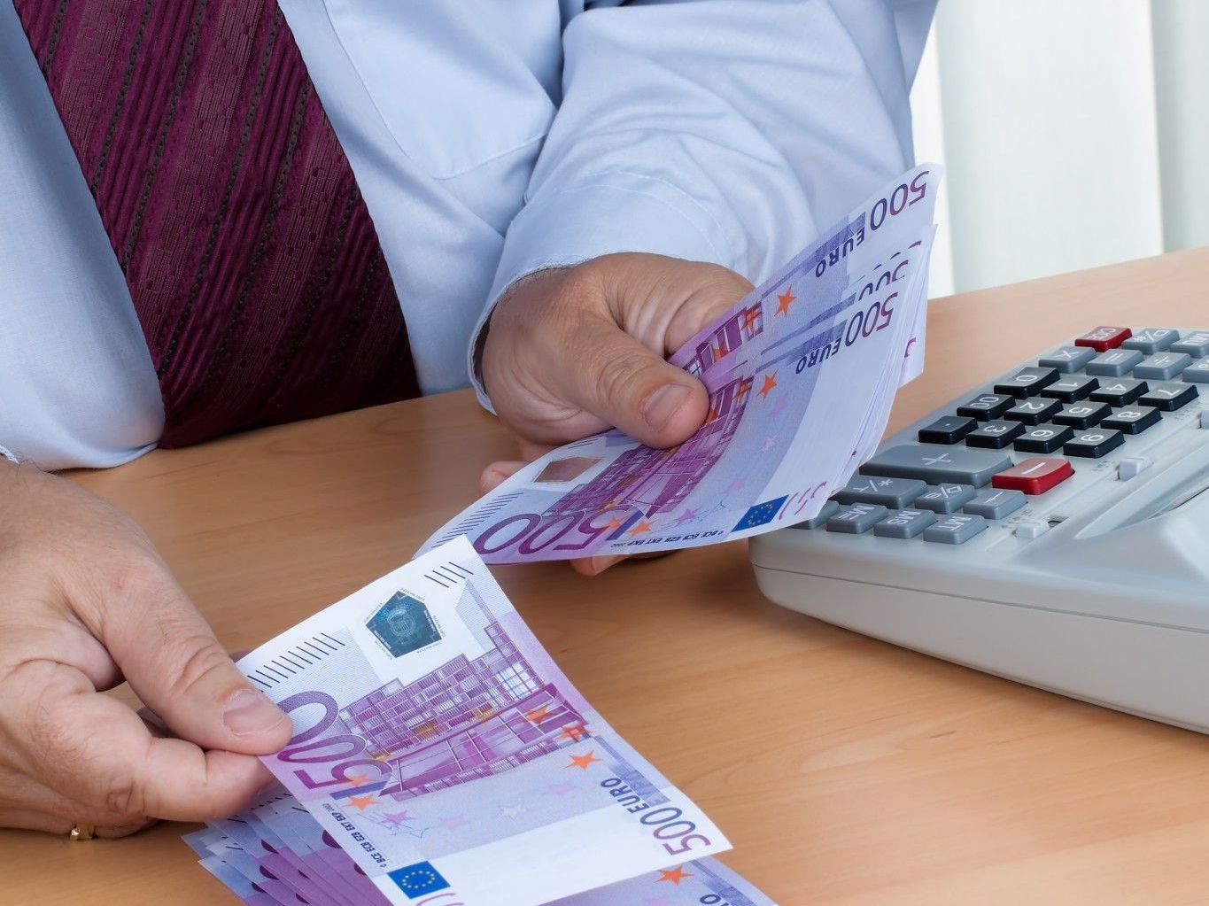 Momentan sind die Kosten noch für jedes zweite Unternehmen akzeptabel. Momentan sind die Kosten noch für jedes zweite Unternehmen akzeptabel.