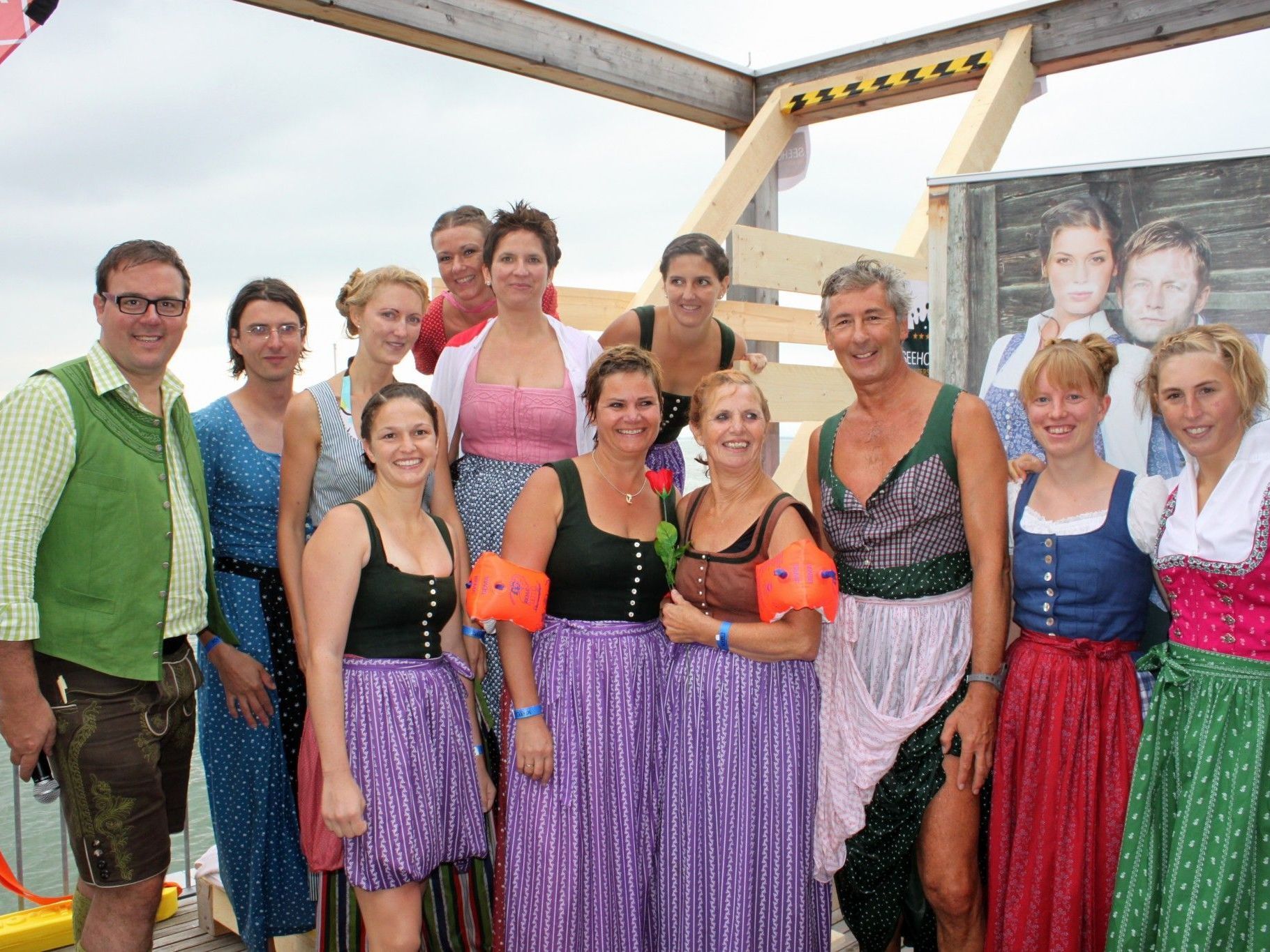 Sie standen dank ihren originellen Sprüngen beim „Gössl-Dirndlflugtag“ am Lochauer Kaiserstrand im großen Finale. Sie standen dank ihren originellen Sprüngen beim „Gössl-Dirndlflugtag“ am Lochauer Kaiserstrand im großen Finale.