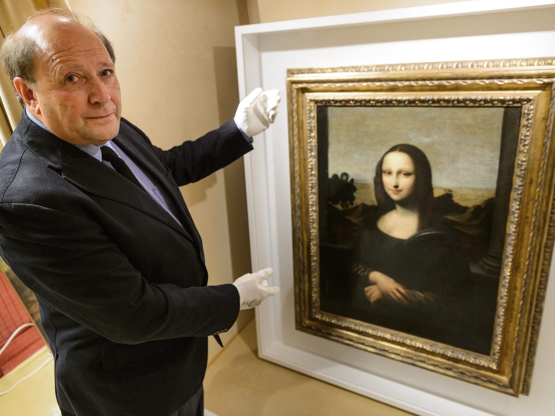 Kunsthistoriker Stanley Feldman vor der in Genf präsentierten "Mona Lisa". Kunsthistoriker Stanley Feldman vor der in Genf präsentierten "Mona Lisa".