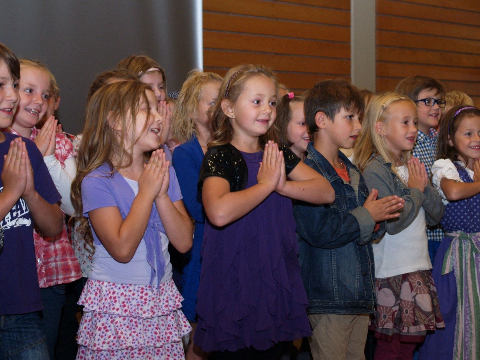 Die Kinder der Volksschule Batschuns waren mit Begeisterung dabei. Die Kinder der Volksschule Batschuns waren mit Begeisterung dabei.