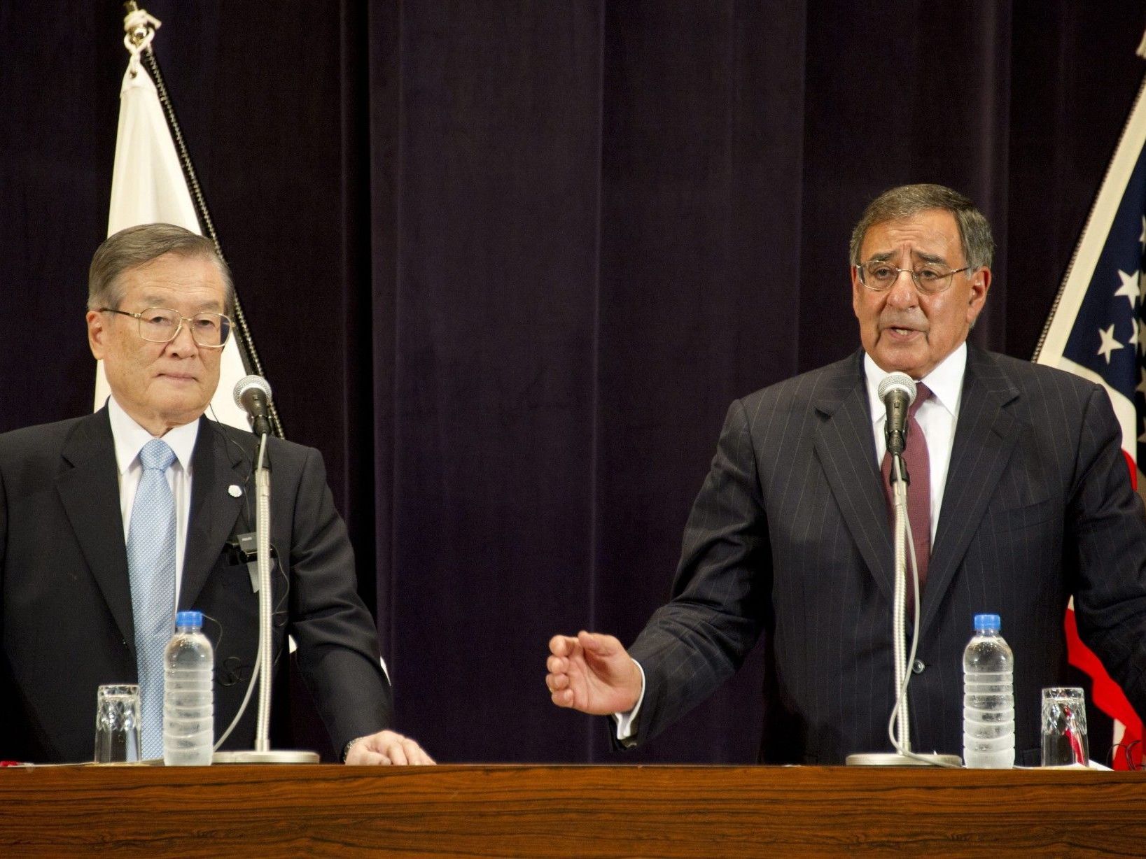 US-Verteidigungsminister Panetta (r.) befindet sich derzeit auf Besuch in Japan. US-Verteidigungsminister Panetta (r.) befindet sich derzeit auf Besuch in Japan.