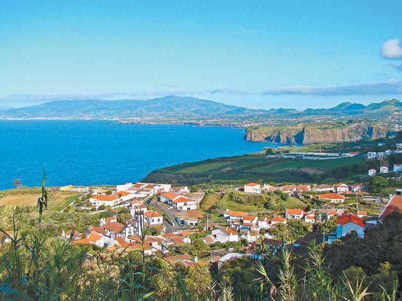 Natur pur gibt es auf den neun Azoren-Inseln inmitten des Atlantik Natur pur gibt es auf den neun Azoren-Inseln inmitten des Atlantik