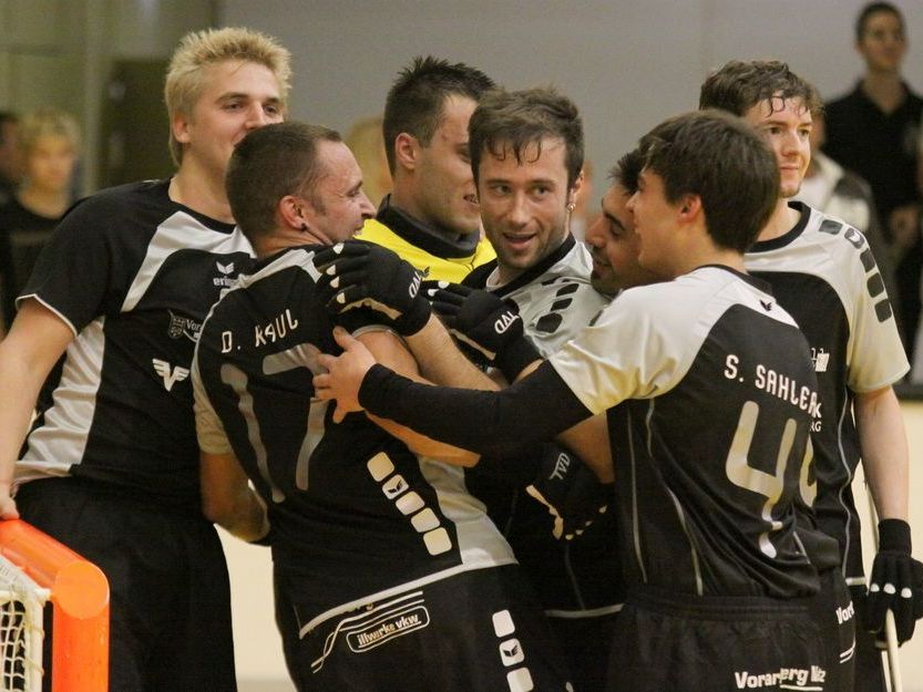 RHC Dornbirn gewinnt das Derby gegen Wolfurt mit 9:5. Sechsfacher Torschütze war Dominique Kaul. RHC Dornbirn gewinnt das Derby gegen Wolfurt mit 9:5. Sechsfacher Torschütze war Dominique Kaul.