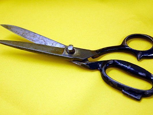 Mit einer Schere wurde auf einen Unbekannten eingestochen - dieser überlebte nicht Mit einer Schere wurde auf einen Unbekannten eingestochen - dieser überlebte nicht