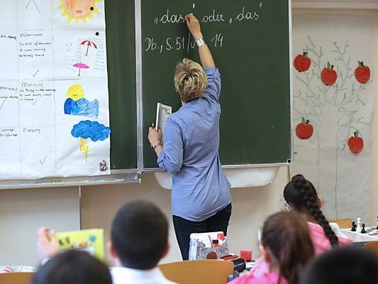 Maximal 15 Schüler pro Klasse soll es nach Wunsch der ÖVP-Expertengruppe geben. Maximal 15 Schüler pro Klasse soll es nach Wunsch der ÖVP-Expertengruppe geben.