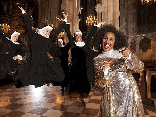 Die Nonnen aus Sister Act freuen sich sichtlich schon auf das Event im Wiener Stephansdom