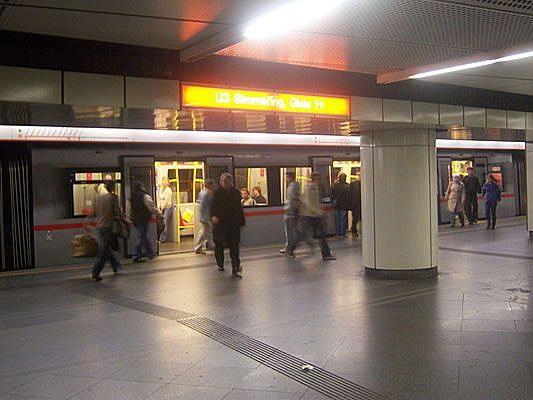 In der U-Bahn-Station Stephansplatz trieb eine Randaliererin ihr Unwese