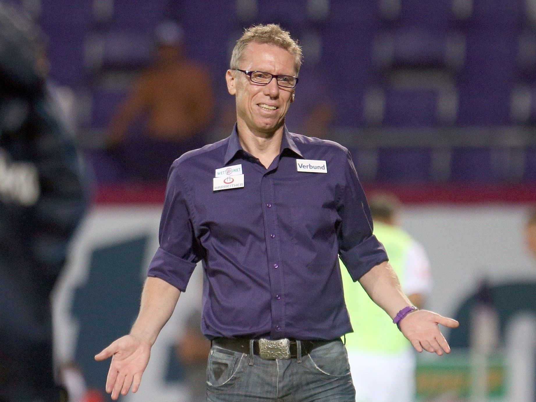 Stöger: "Die positiven Schlagzeilen tun der Mannschaft nach dem schwierigen Frühjahr sehr gut." Stöger: "Die positiven Schlagzeilen tun der Mannschaft nach dem schwierigen Frühjahr sehr gut."