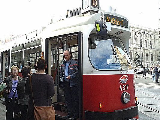 Am Ring standen Mittwochfrüh sie Straßenbahnen still Am Ring standen Mittwochfrüh sie Straßenbahnen still