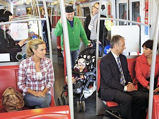 In den Wiener Linien hört man jeden Tag Durchsagen - bald werden diese anders klingen In den Wiener Linien hört man jeden Tag Durchsagen - bald werden diese anders klingen