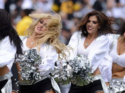 In ganz Österreich finden am 28. September Tryouts für Cheerleader und Football-Spieler statt. In ganz Österreich finden am 28. September Tryouts für Cheerleader und Football-Spieler statt.