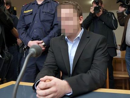 Der 22-Jährige hat seine Ex-Freundin in einer Wohnung in Wien- Margareten erstochen. Die Haft wurde verkürzt. Der 22-Jährige hat seine Ex-Freundin in einer Wohnung in Wien- Margareten erstochen. Die Haft wurde verkürzt.