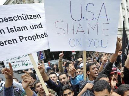Wie angekündigt kam es am Smastag vor der amerikanischen Botschaft in Wien zu einer Demonstration.