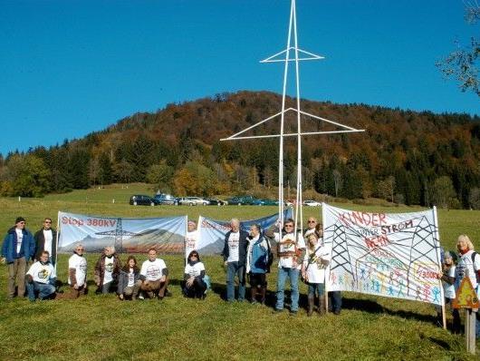 Die geplante 380-kV-Leitung hatte in der Vergangenheit besonders im Salzburger Flachgau und in der Stadt Salzburg zur Protesten betroffener Anrainer geführt.