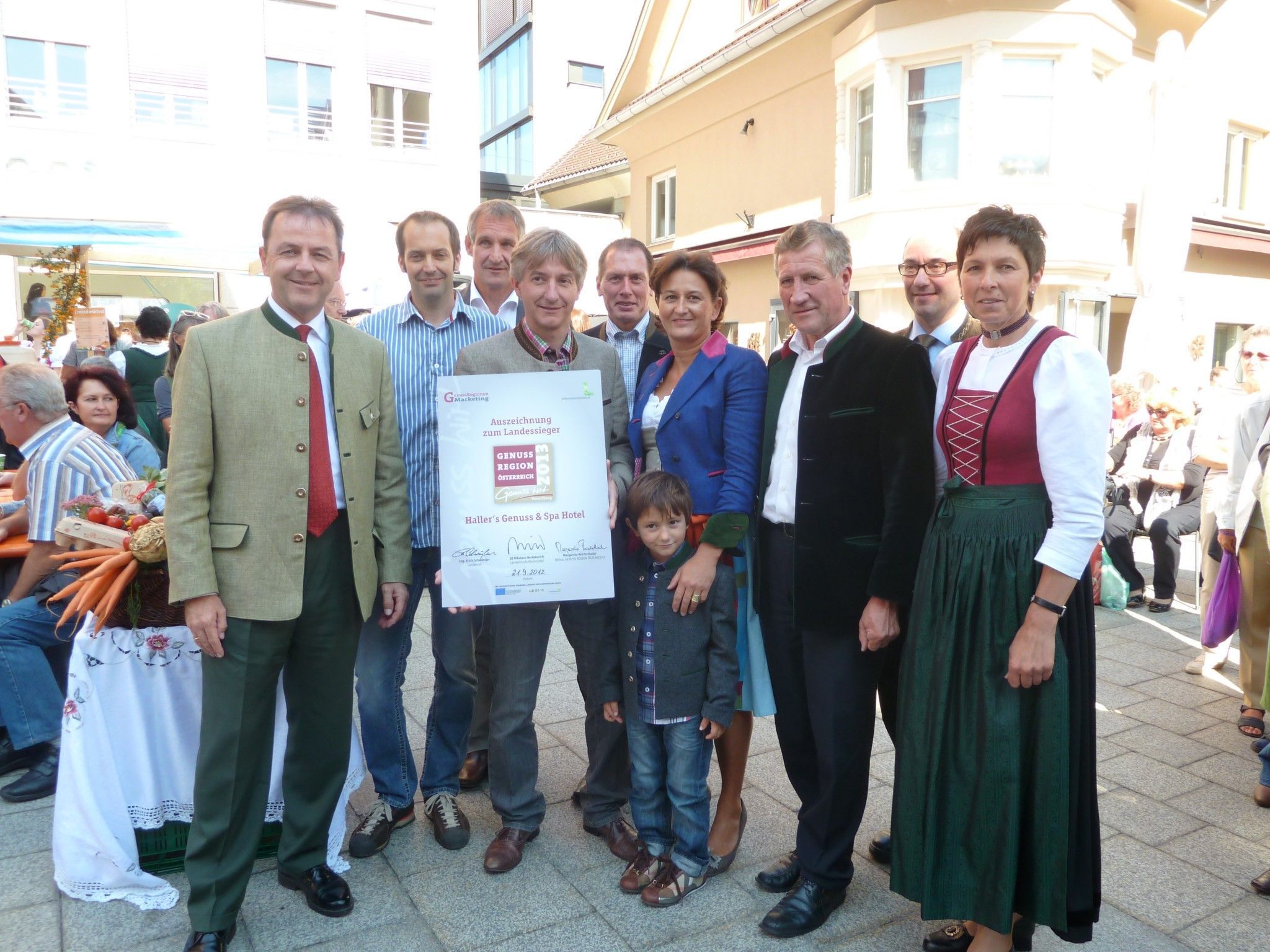 LR Schwärzler gratuliert Haller's Genuss & Spa Hotel zum Landessieg. LR Schwärzler gratuliert Haller's Genuss & Spa Hotel zum Landessieg.