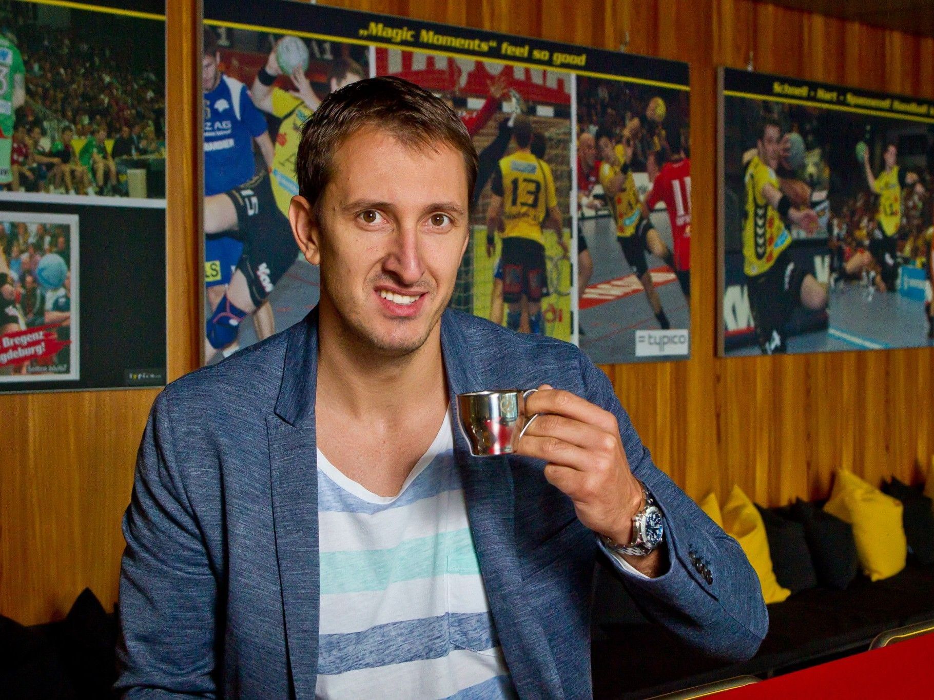Drasko Mrvaljevic in der Champions- Lounge der Bregenzer. Der Kapitän des montenegrinischen Nationalteams spielte zuvor bei Frisch Auf Göppingen in der deutschen Bundesliga. Drasko Mrvaljevic in der Champions- Lounge der Bregenzer. Der Kapitän des montenegrinischen Nationalteams spielte zuvor bei Frisch Auf Göppingen in der deutschen Bundesliga.