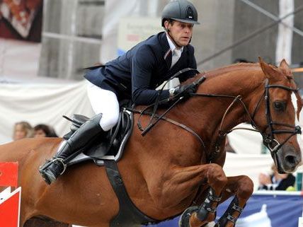 Stefan Eder machte den zweiten Platz, im Bild der Erstplatzierte Johannes Ehning. Stefan Eder machte den zweiten Platz, im Bild der Erstplatzierte Johannes Ehning.