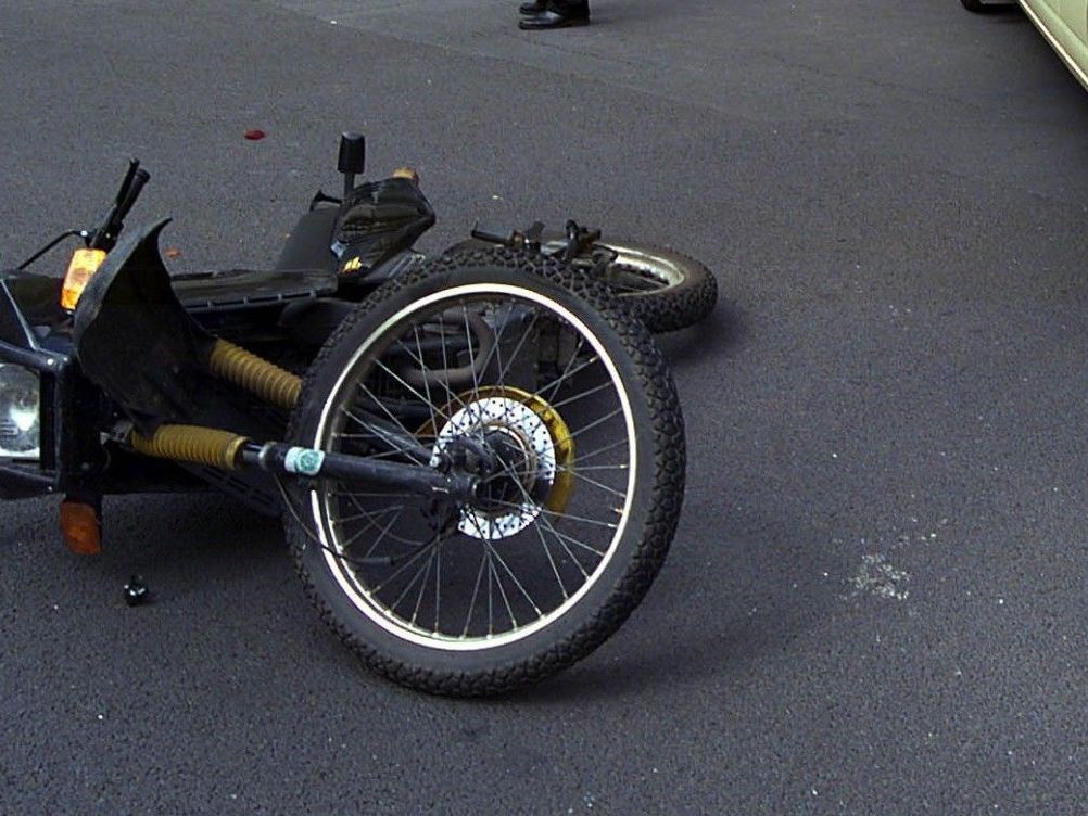 Eine Motorradfahrerin wurde bei einem Unfall in wien-Döbling schwer verletzt. Eine Motorradfahrerin wurde bei einem Unfall in wien-Döbling schwer verletzt.