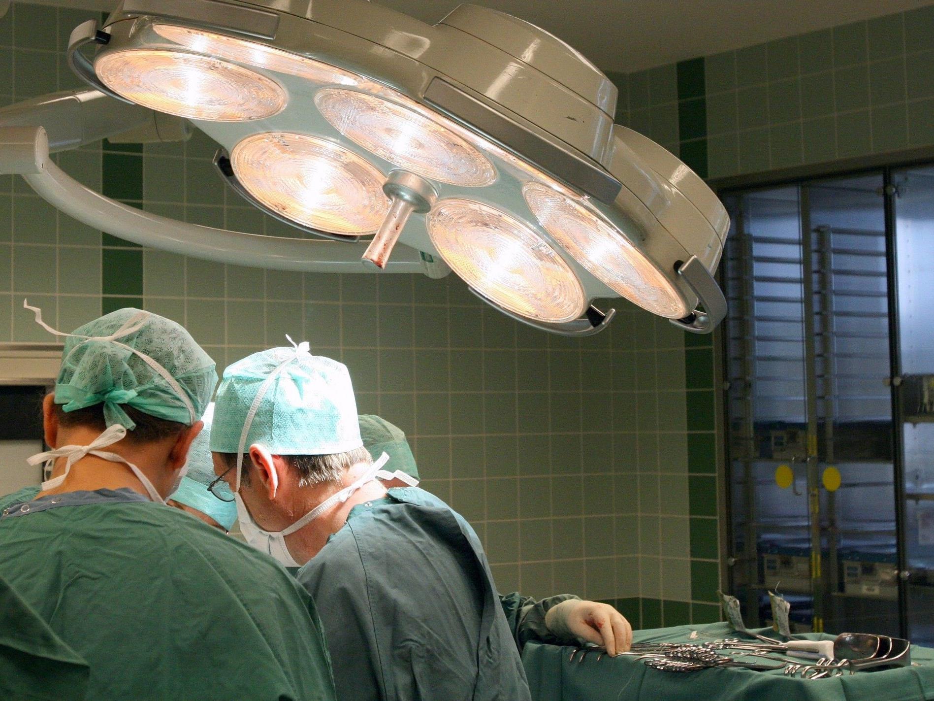 Salzburger Ärzte retteten in einer OP die Hand der 50-Jährigen.