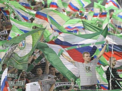 Zwei Fan-Gruppierungen dürfen in Zukunft nicht mehr bei Spielen von Rapid dabei sein. Zwei Fan-Gruppierungen dürfen in Zukunft nicht mehr bei Spielen von Rapid dabei sein.