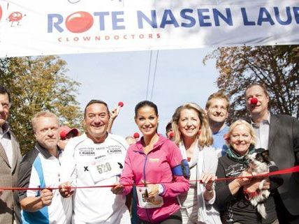 Um 9:30 ging es los: Der vierte ROTE NASEN Lauf wurde prominent eröffnet. Um 9:30 ging es los: Der vierte ROTE NASEN Lauf wurde prominent eröffnet.