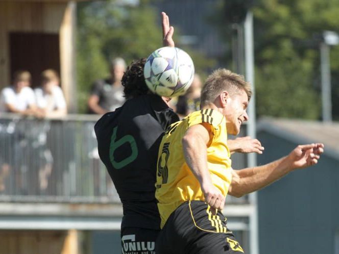 Alberschwende und Höchst trennten sich mit einem 1:1-Remis. Alberschwende und Höchst trennten sich mit einem 1:1-Remis.