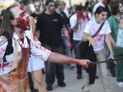 Am Freitagabend machten Zombies das Museumsquartier und die Mariahilfer Straße unsicher. Am Freitagabend machten Zombies das Museumsquartier und die Mariahilfer Straße unsicher.