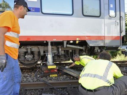 Der Betrieb auf der Westbahnstrecke soll um 18 Uhr wieder regulär aufgenommen werden.