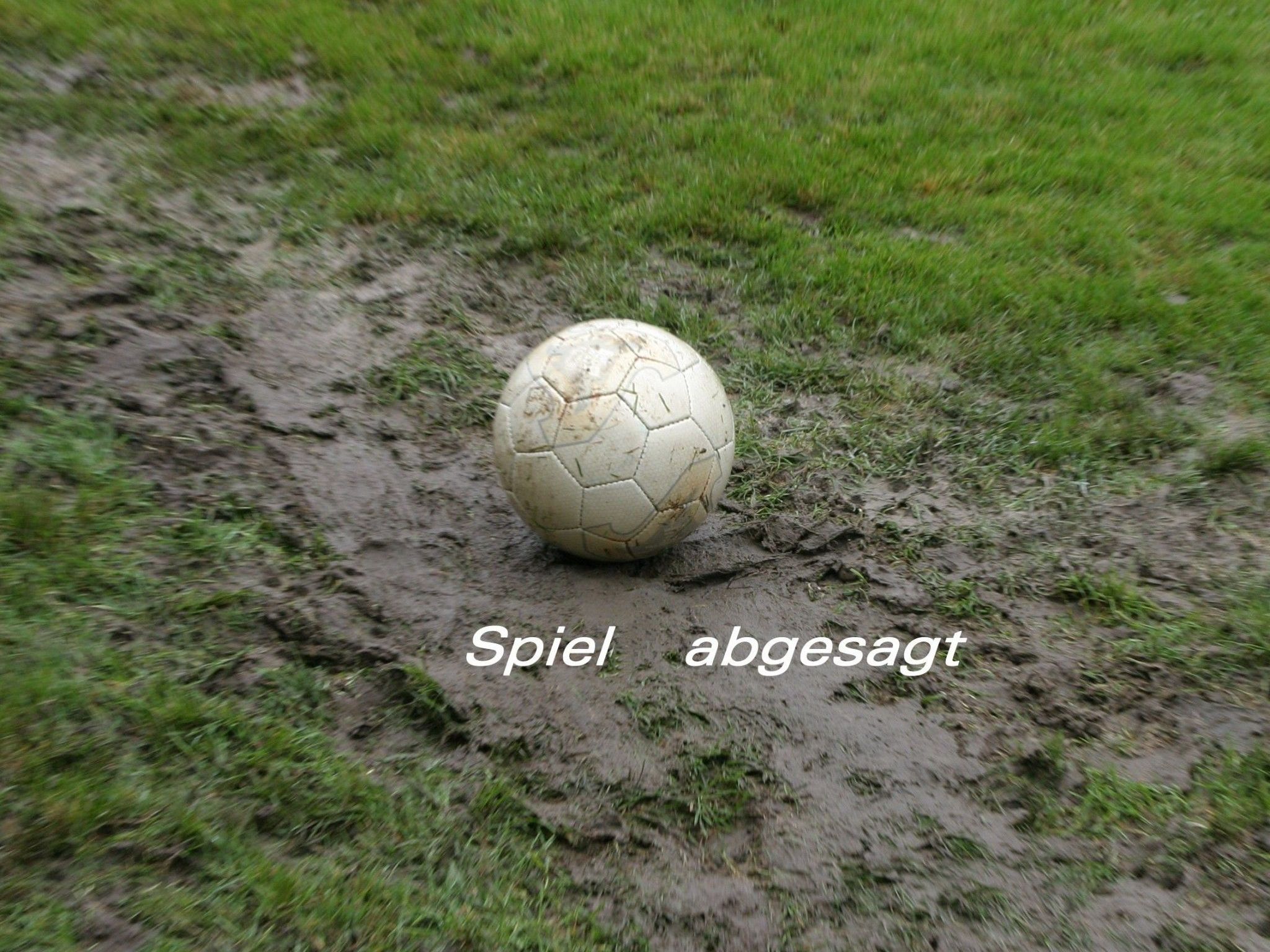 Zwölf Meisterschaftsspiele mussten abgesagt werden und zu einem späteren Zeitpunkt nachgetragen. Zwölf Meisterschaftsspiele mussten abgesagt werden und zu einem späteren Zeitpunkt nachgetragen.