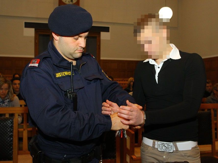 17-Jähriger muss sich wegen Mordversuchs verantworten. 17-Jähriger muss sich wegen Mordversuchs verantworten.