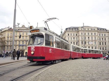 Mit dem 71er gibt es nun eine weitere Straßenbahnlinie, die am Ring fährt. Mit dem 71er gibt es nun eine weitere Straßenbahnlinie, die am Ring fährt.