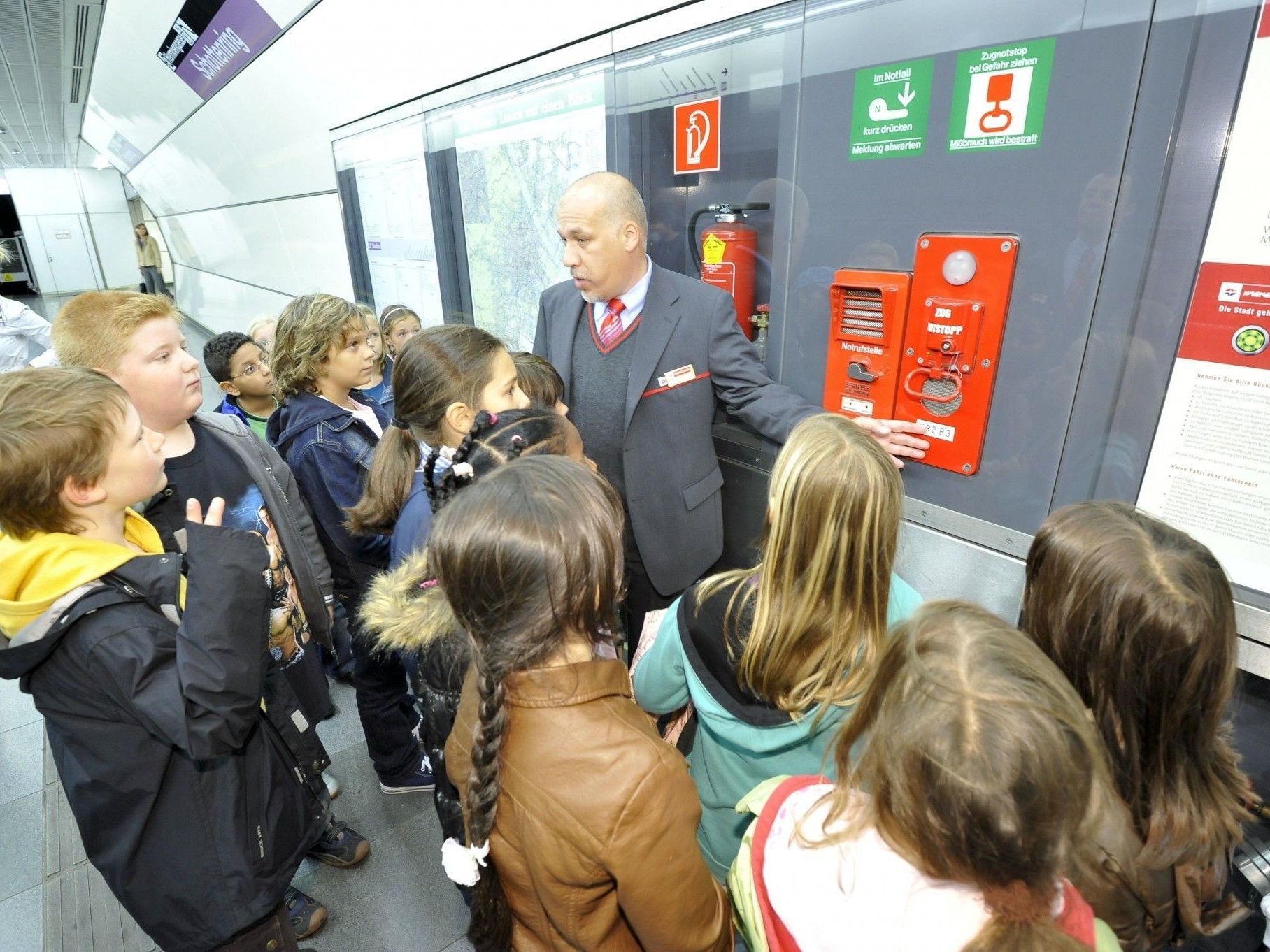Auch in diesem Schuljahr bieten die Wiener Linien das Öffi-Sicherheitstrainings für Kinder a Auch in diesem Schuljahr bieten die Wiener Linien das Öffi-Sicherheitstrainings für Kinder a