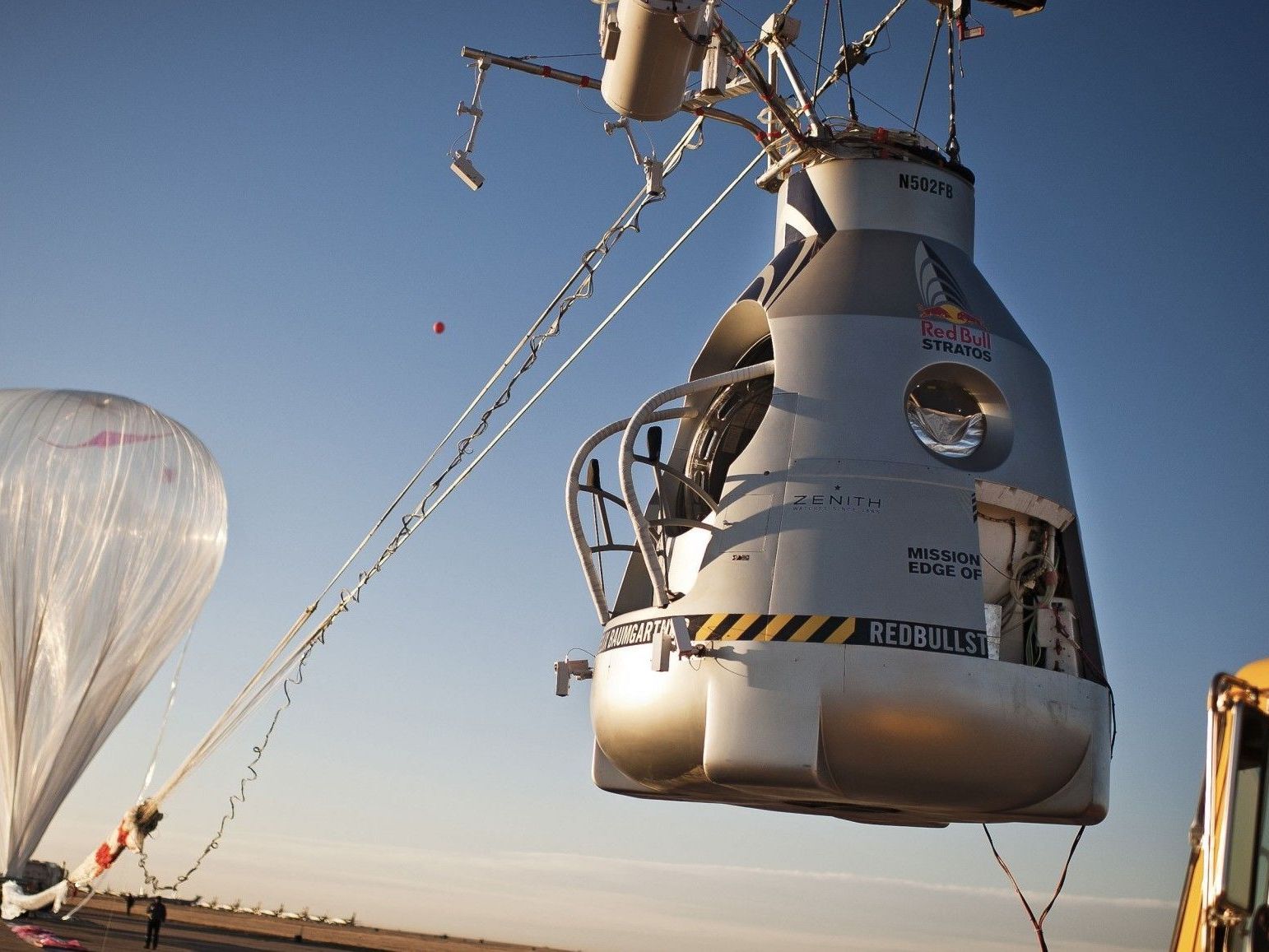 Der STratos-Sprung von Felix Baumgartner wurde am Dienstag endgültig abgebrochen. Der STratos-Sprung von Felix Baumgartner wurde am Dienstag endgültig abgebrochen.