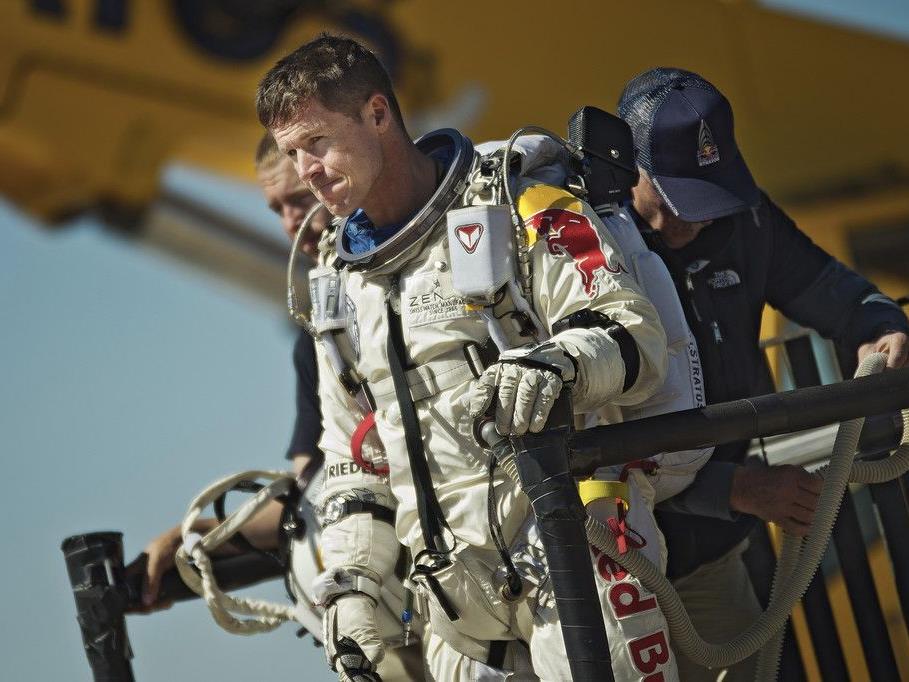 Der Salzburger Extremsportler Felix Baumgarte nach dem Abbruch des geplanten Final-Sprungs des Projekt Stratos.