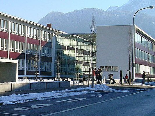 Das Bundesgymnasium Bludenz hat den Schulpreis 2012, die höchste Auszeichnung des Bildungsministeriums, gewonnen. Das Bundesgymnasium Bludenz hat den Schulpreis 2012, die höchste Auszeichnung des Bildungsministeriums, gewonnen.