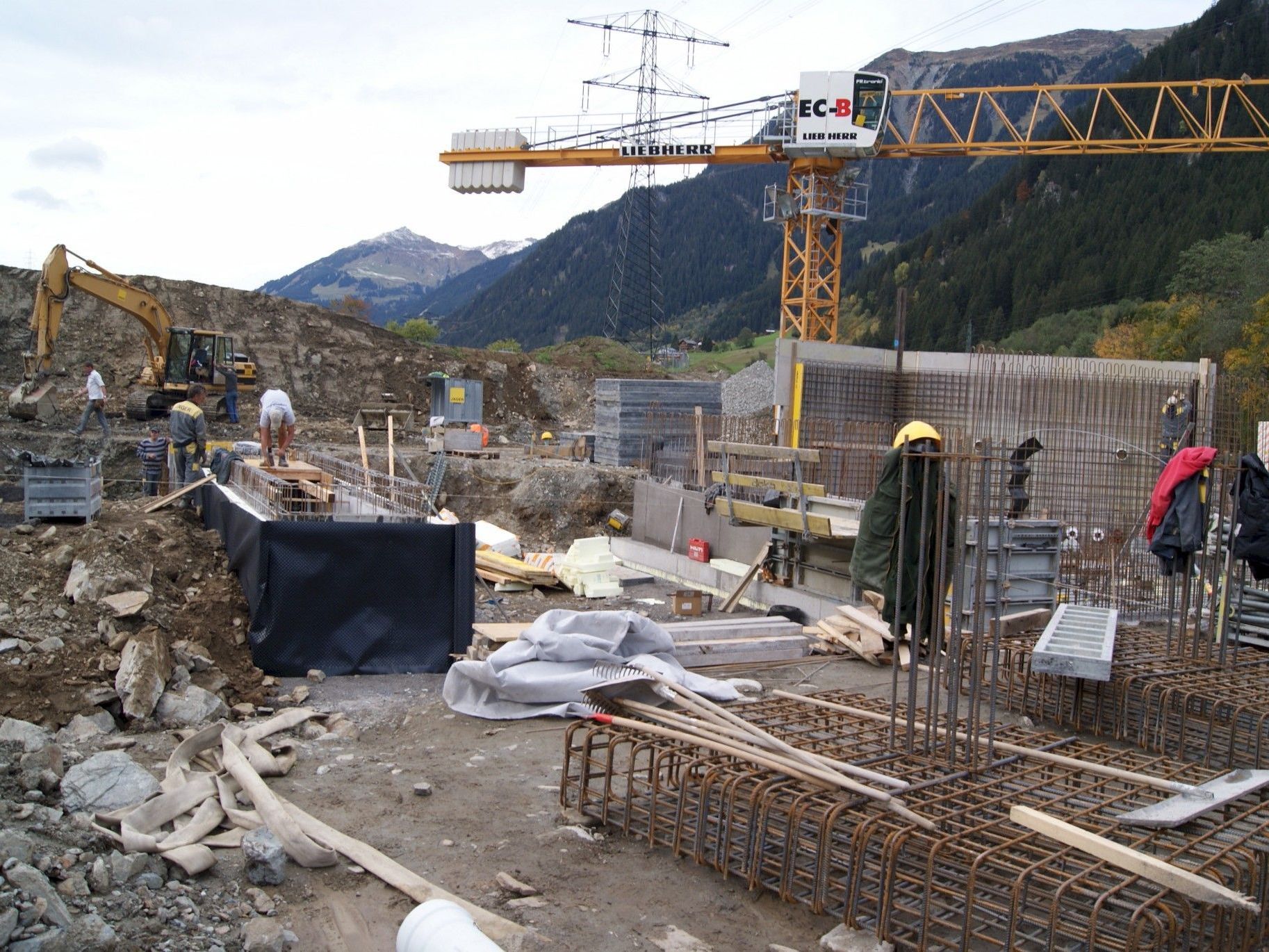 Die Arbeiten zur Errichtung des neuen Bauhofes sind voll im Gange. Die Arbeiten zur Errichtung des neuen Bauhofes sind voll im Gange.