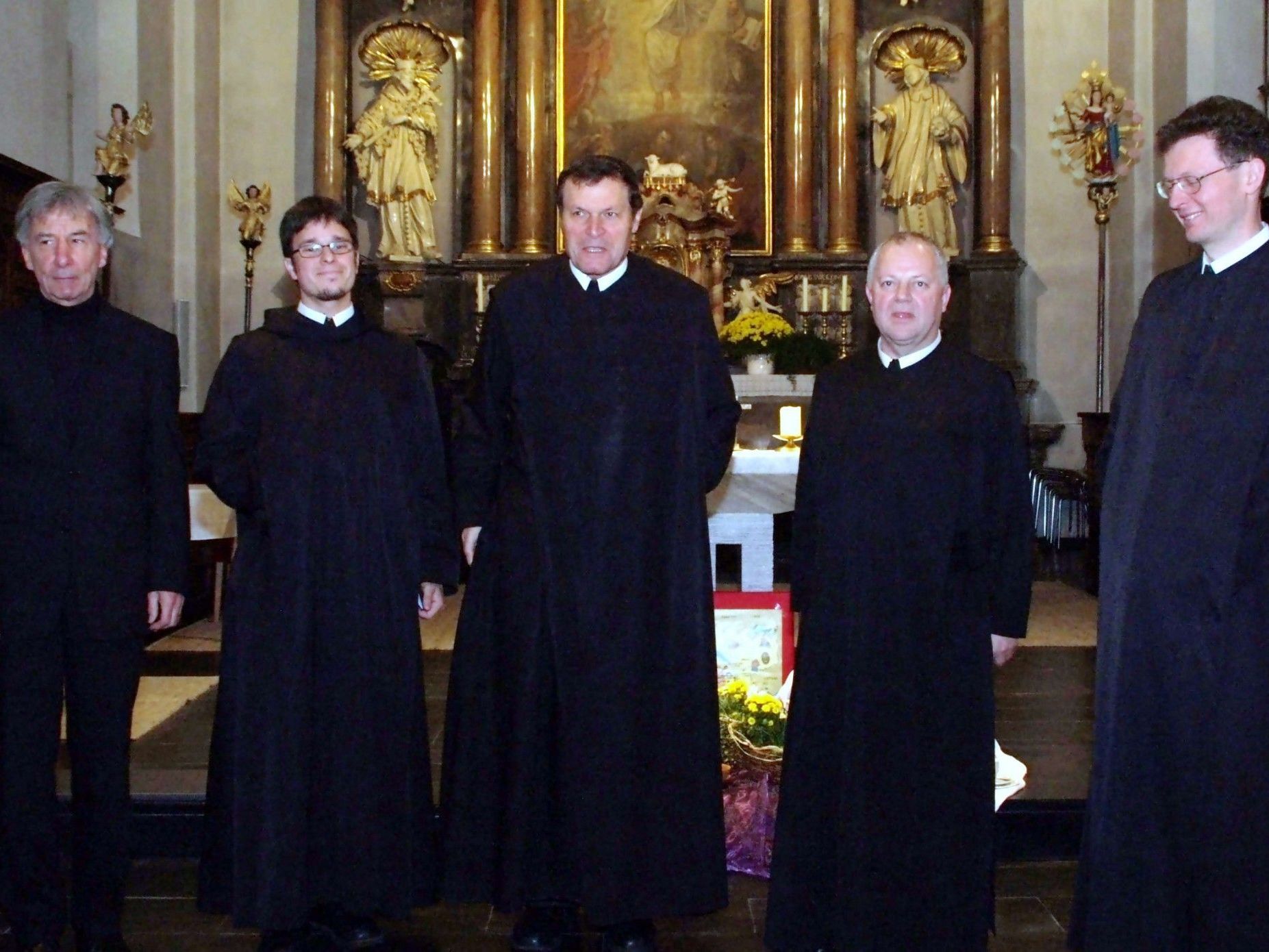 Bruno Oberhammer und die Chralschole Seitenstetten in der Pfarrkirche Bludesch. Bruno Oberhammer und die Chralschole Seitenstetten in der Pfarrkirche Bludesch.