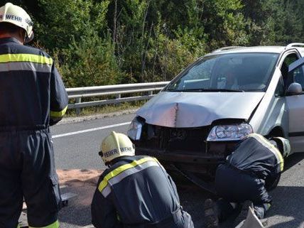 Auffahrunfall mit 3 Fahrzeugen auf der A2 im Wechselabschnitt Auffahrunfall mit 3 Fahrzeugen auf der A2 im Wechselabschnitt