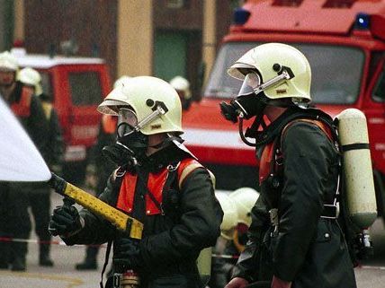 Bei einem Brand am Handelskai kam es zu einem nächtlichen Feuerwehr-Einsatz